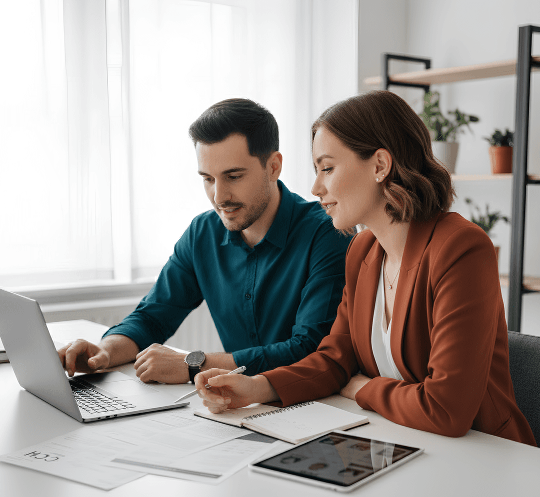 Equipe de RH usando Konsulte